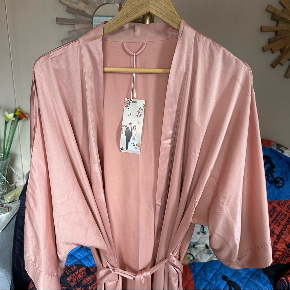 Elegant Rose Gold Women's Kimono Robe - Picture 2 of 5